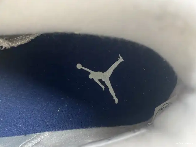 CT8529-012 6 Jordan Georgetown Air 0510